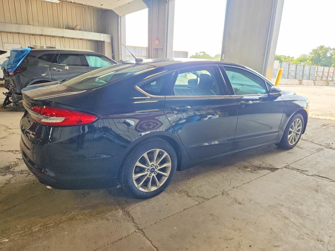 2017 Ford Fusion Se - Фото 3
