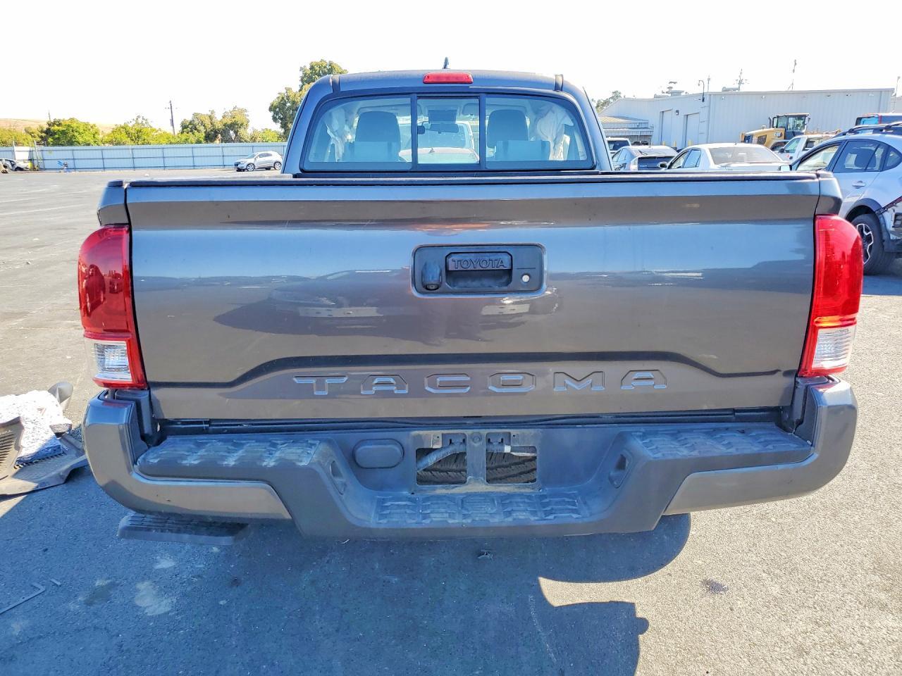 2017 Toyota Tacoma Sr - Фото 6