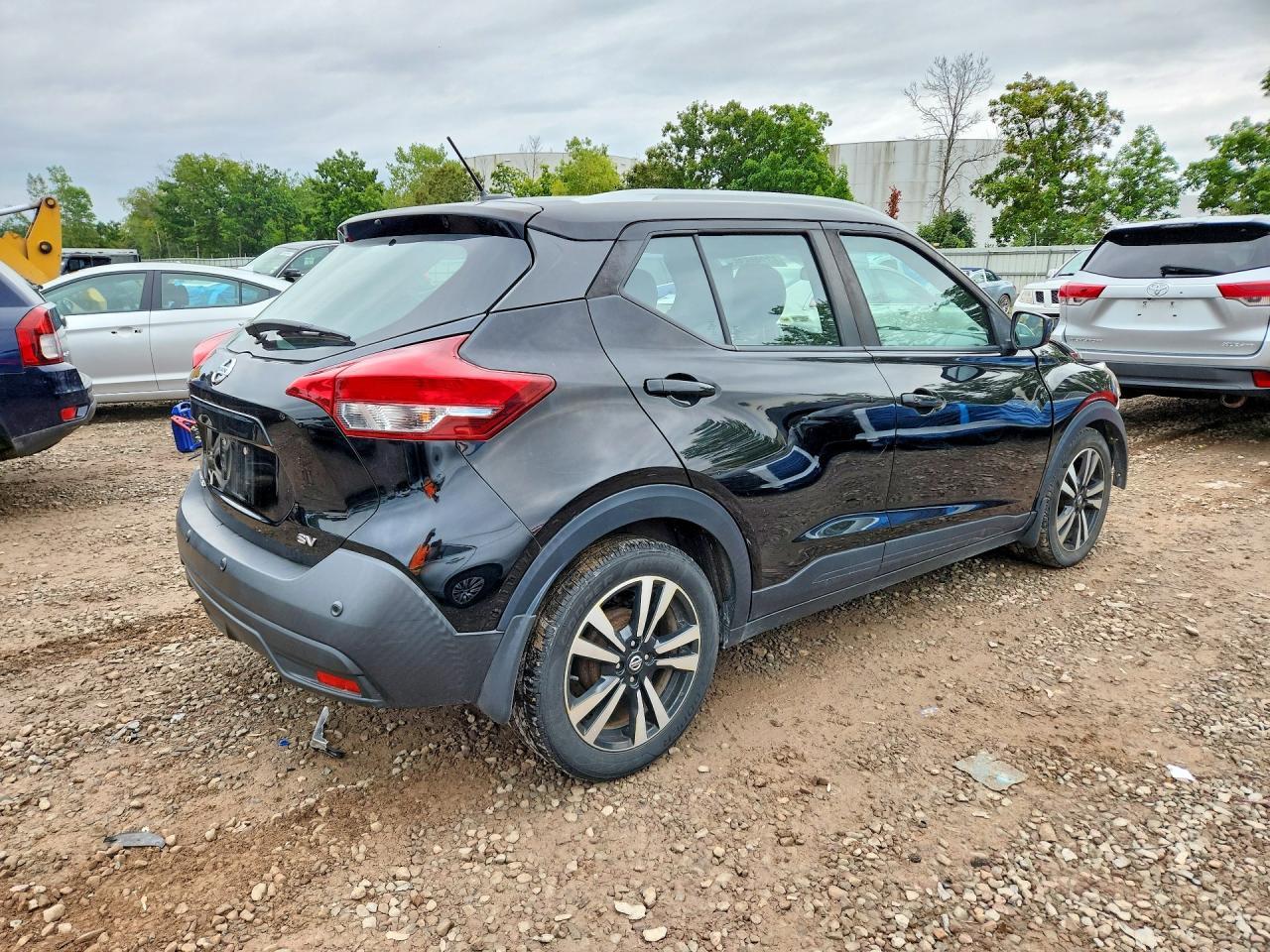2020 Nissan Kicks Sv - Image 3
