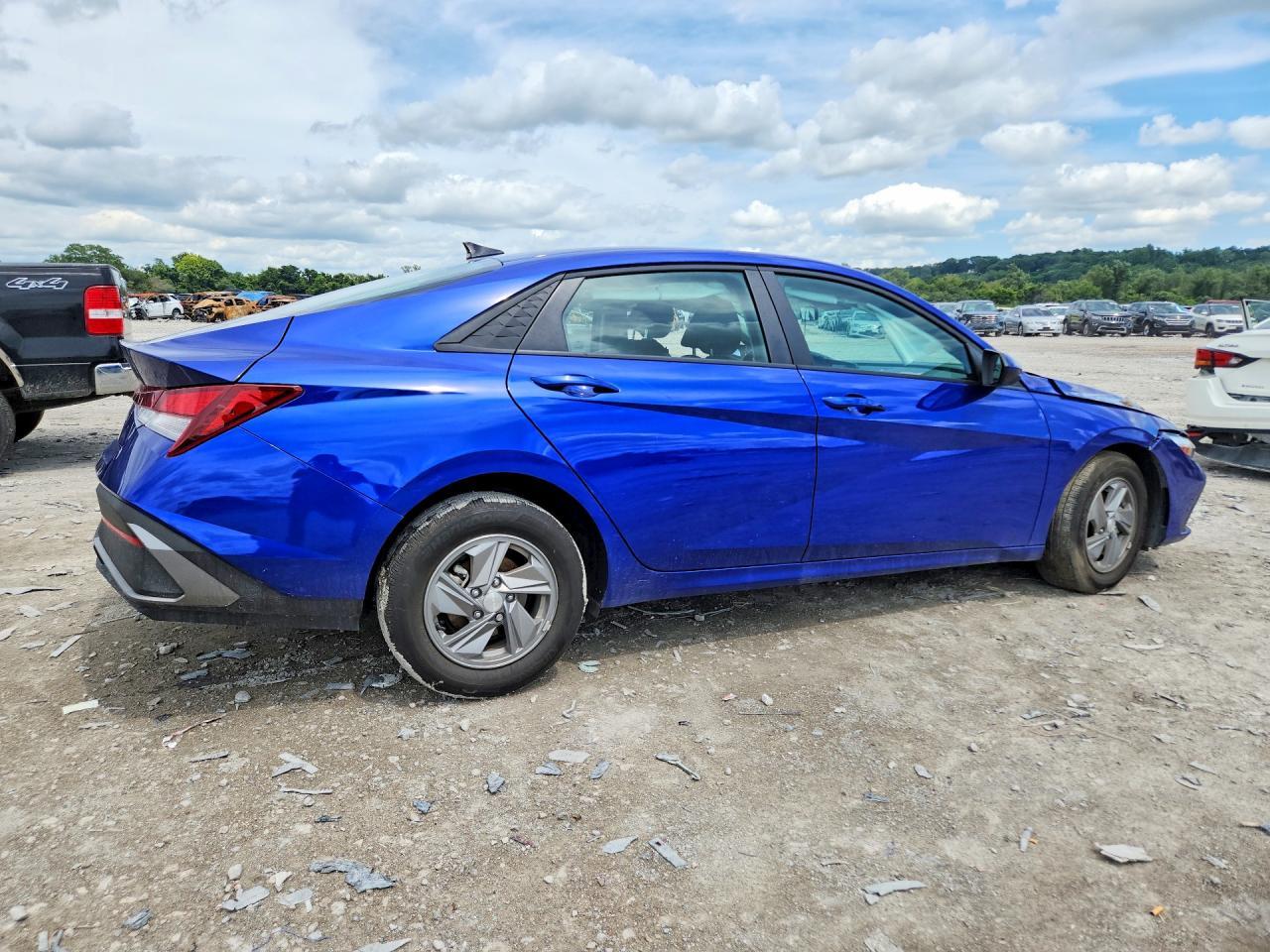 2025 Hyundai Elantra Se - Фото 3