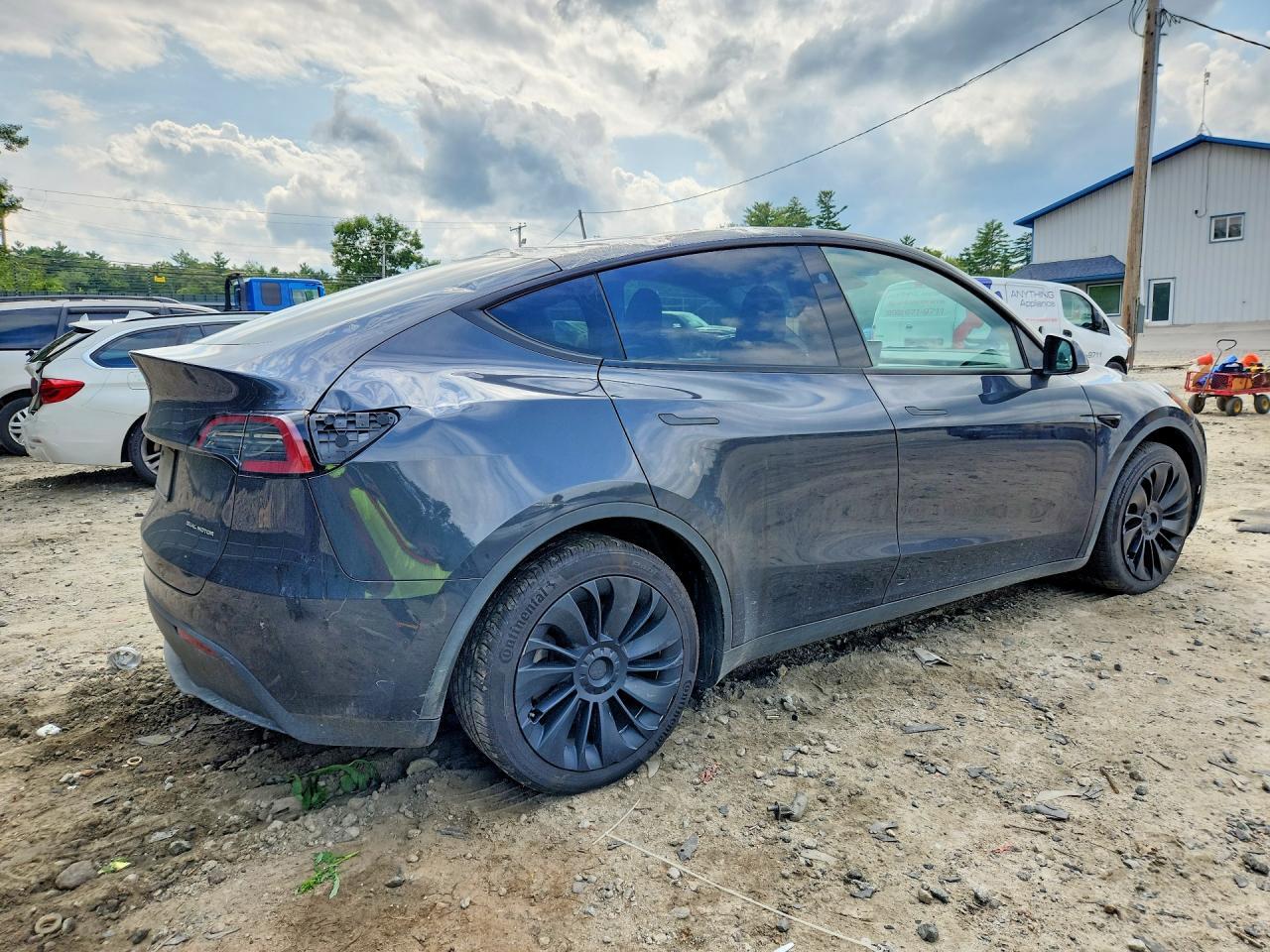2024 Tesla Model Y - Фото 3