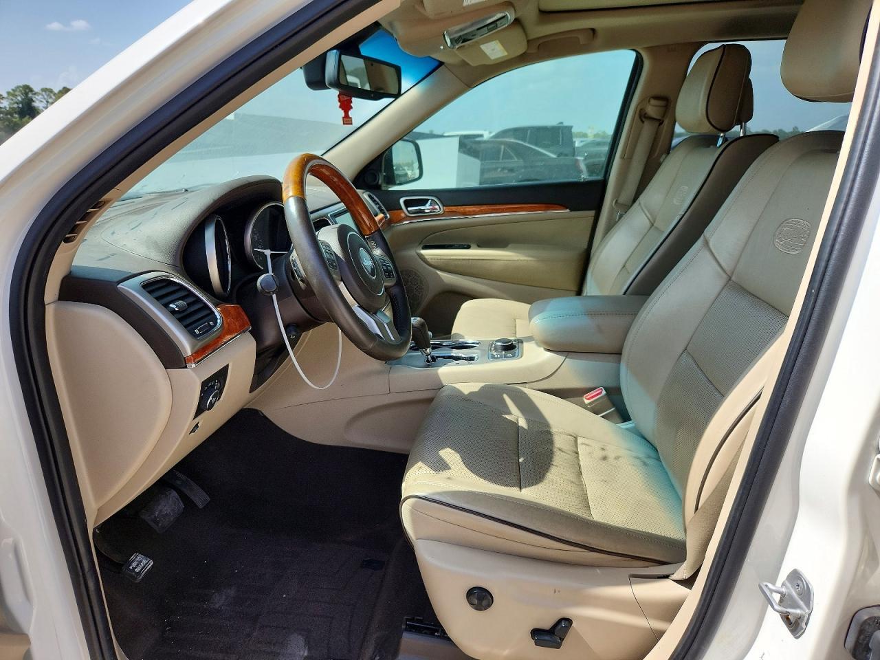 2012 Jeep Grand Cherokee Overland - Image 7