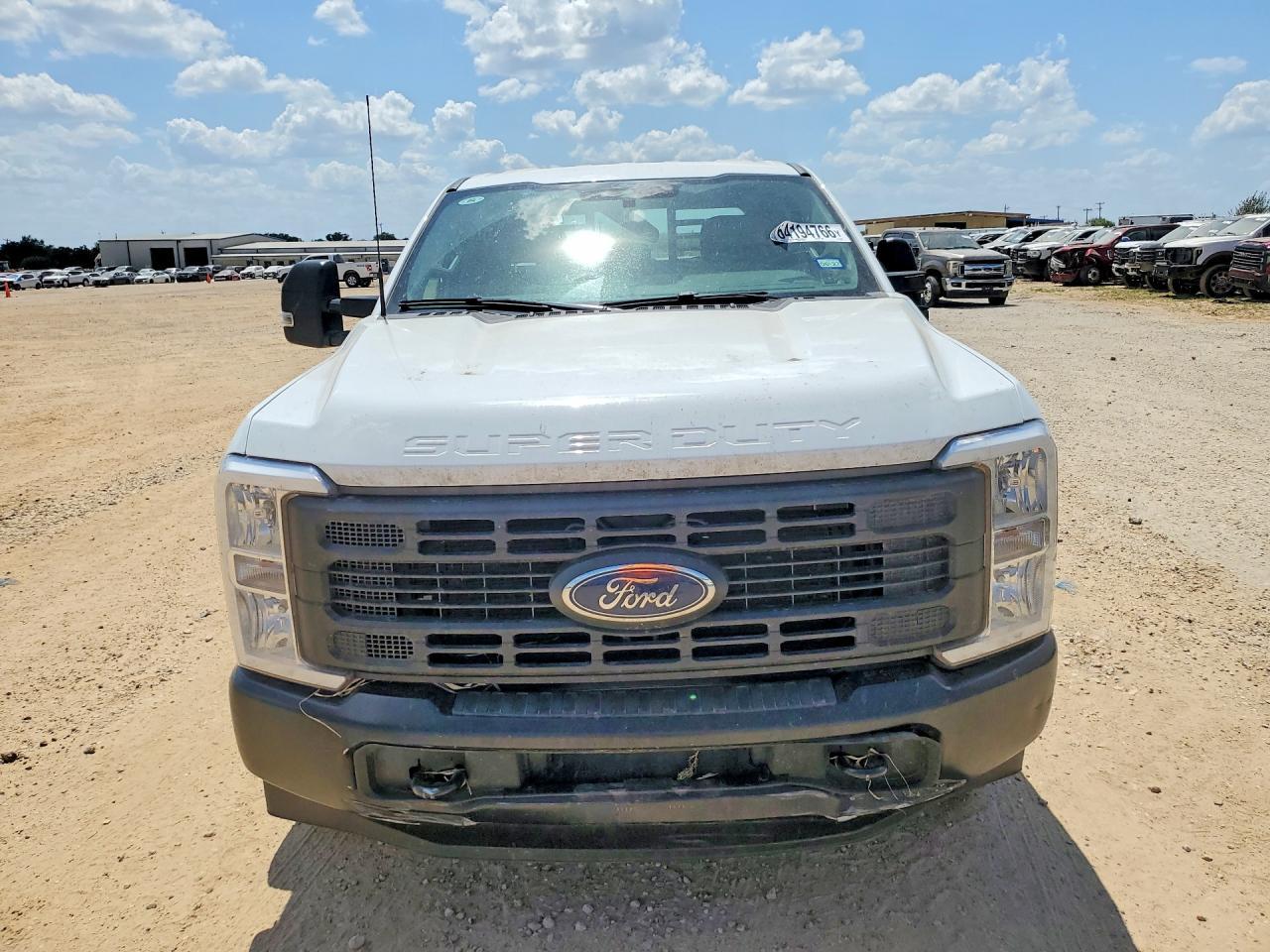 2025 Ford F250 Super Duty - Фото 5