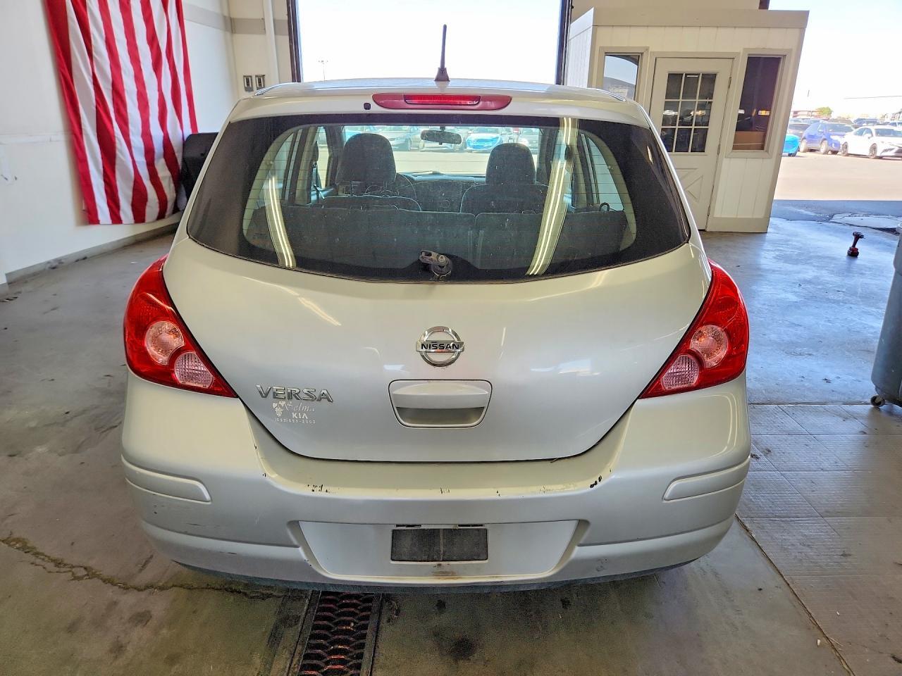 2012 Nissan Versa 1.8 S - Image 6
