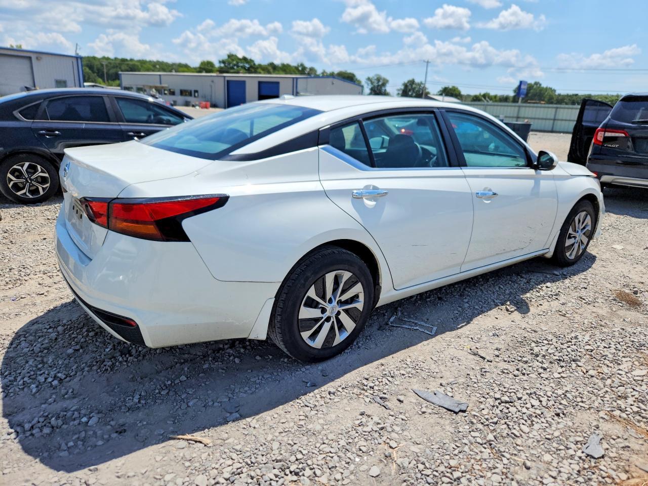2020 Nissan Altima S - Фото 3