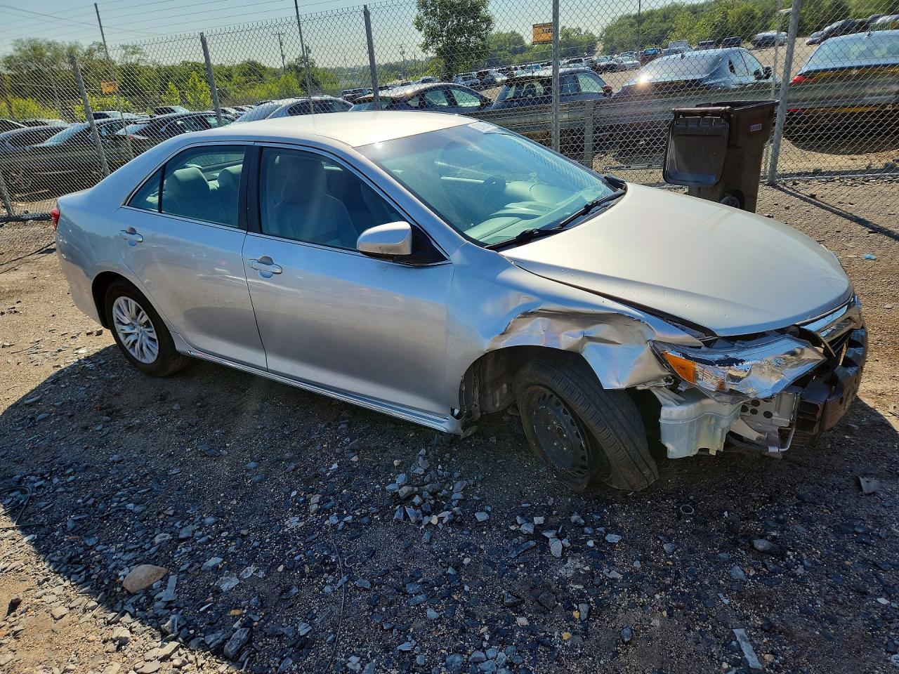 2014 Toyota Camry Le - Фото 4
