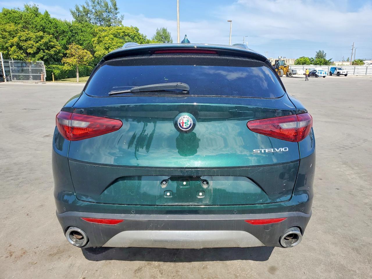 2019 Alfa Romeo Stelvio - Image 6