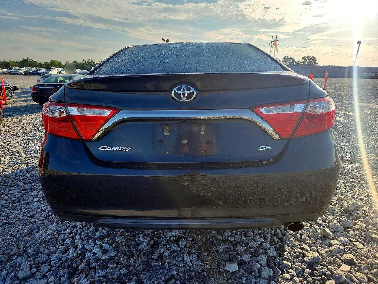 2016 Toyota Camry Se - Фото 6