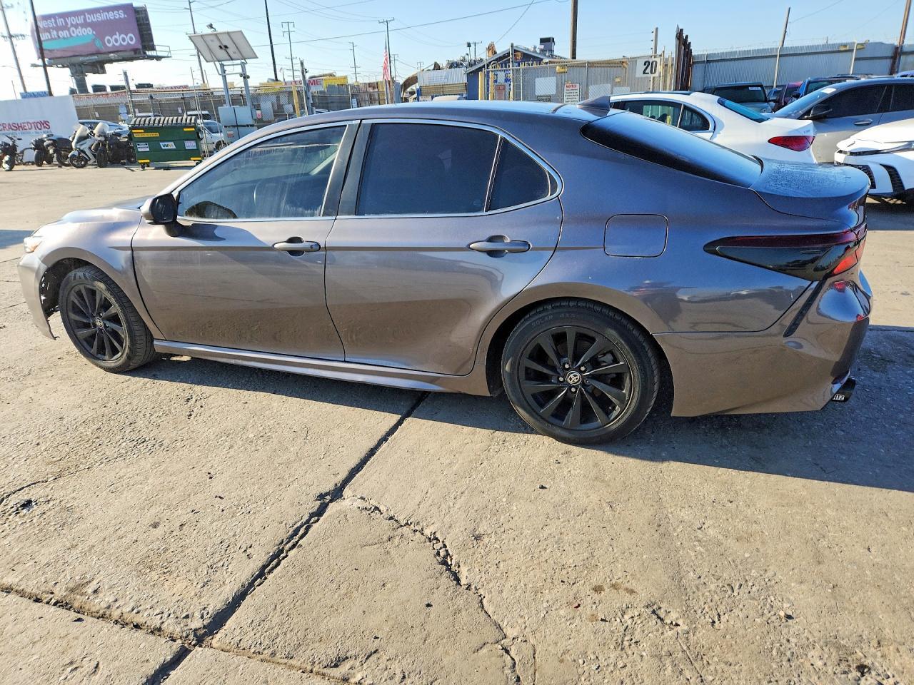 2019 Toyota Camry Se - Фото 2
