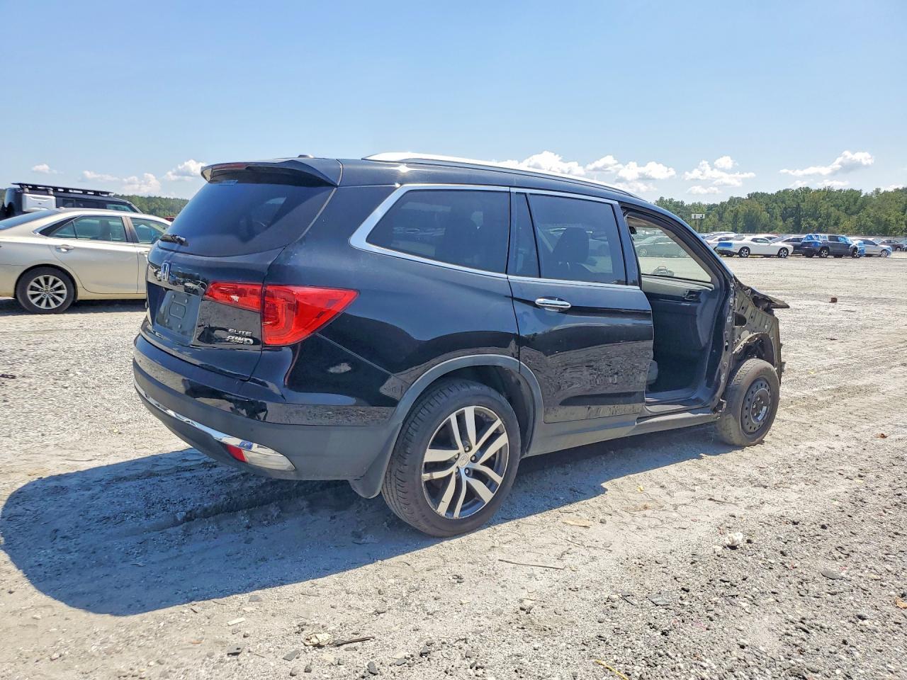 2018 Honda Pilot Elite - Image 3