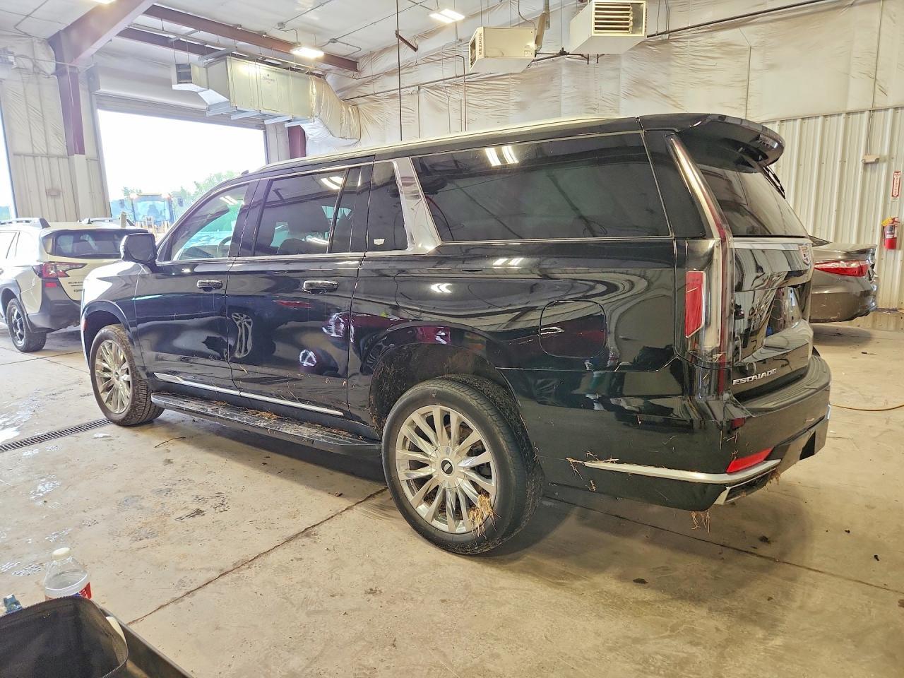 2023 Cadillac Escalade Esv Premium Luxury - Image 2