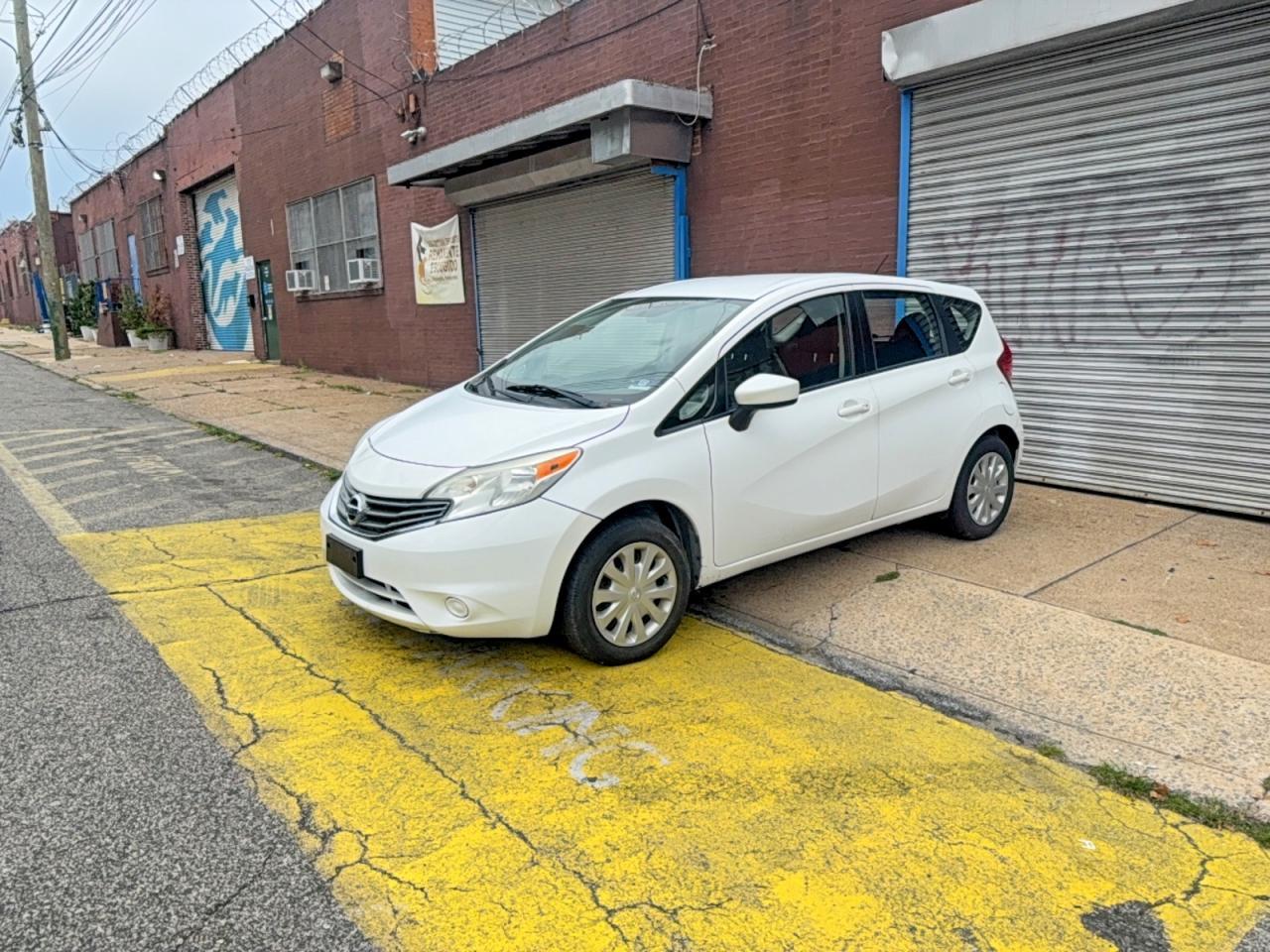 2015 Niss Versa Note - Image 2
