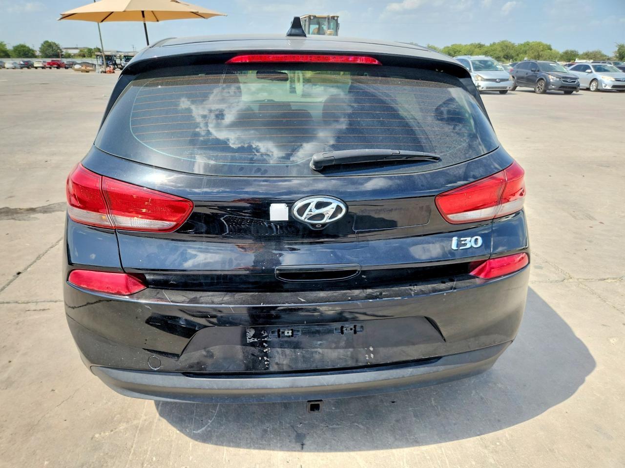 2018 Hyundai Elantra Gt Base - Image 6