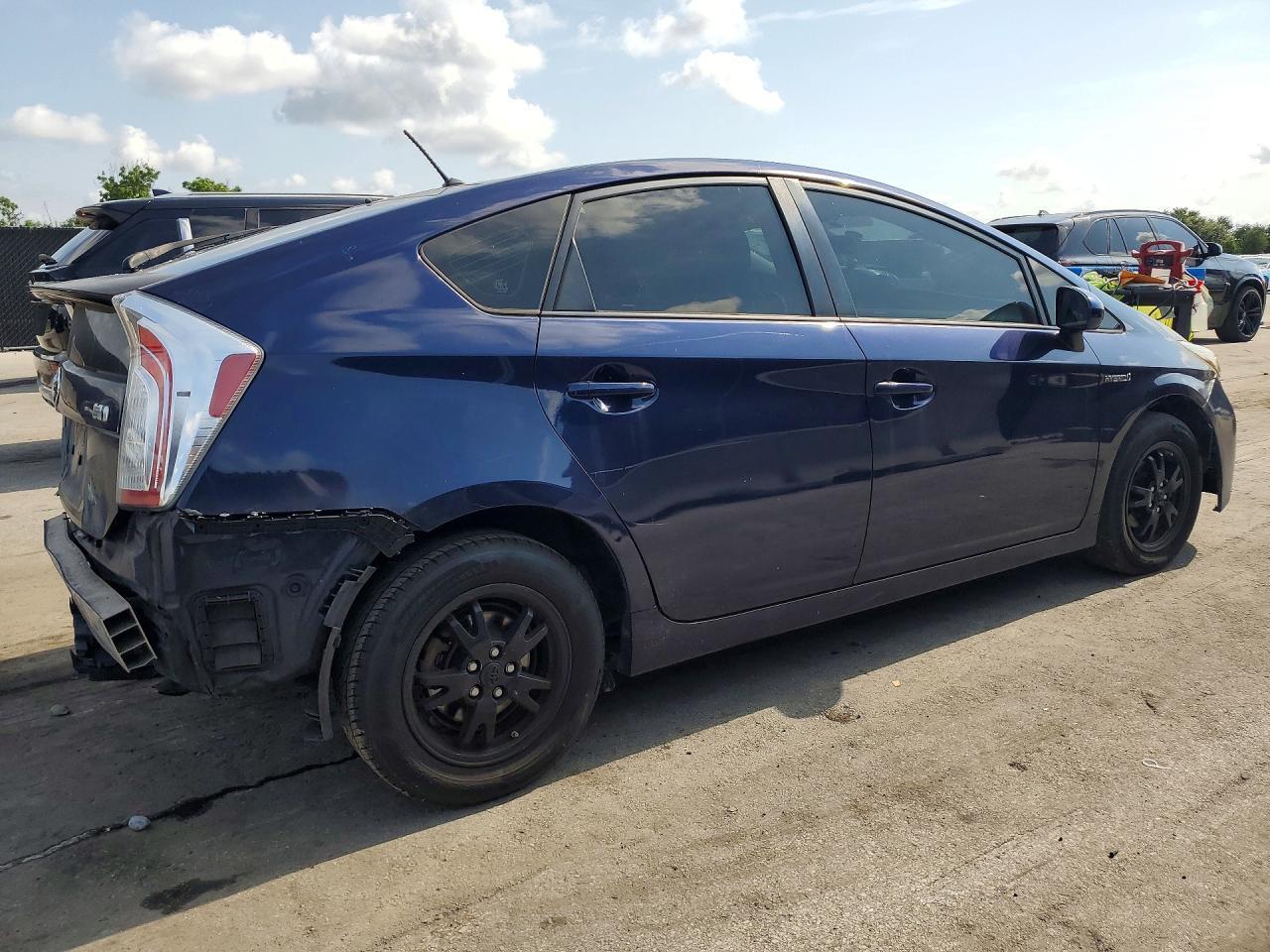 2013 Toyota Prius Two - Фото 3