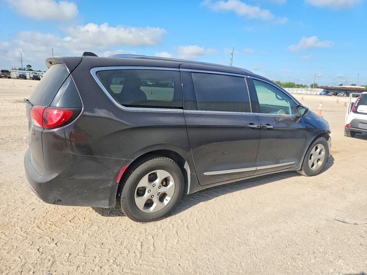 2017 Chrysler Pacifica Touring L Plus - Image 3