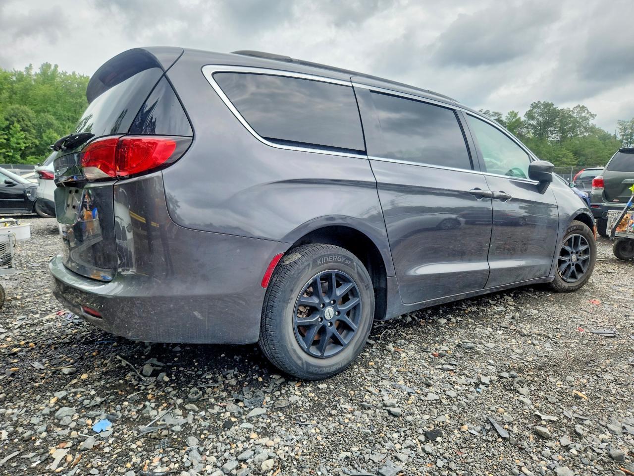 2021 Chrysler Voyager Lxi - Фото 3