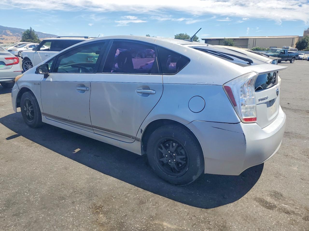 2011 Toyota Prius Two - Фото 2