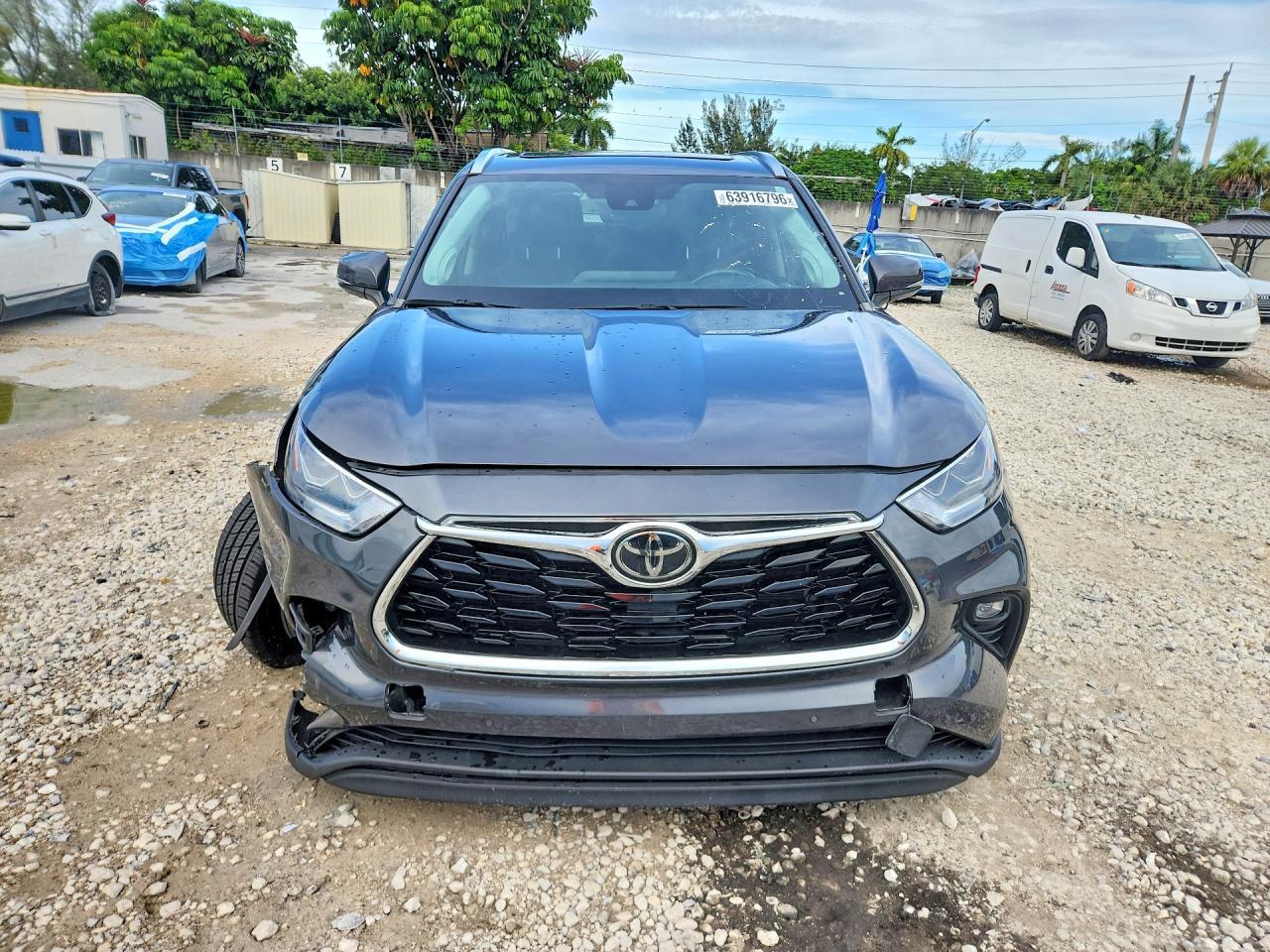 2023 Toyota Highlander Limited - Image 5