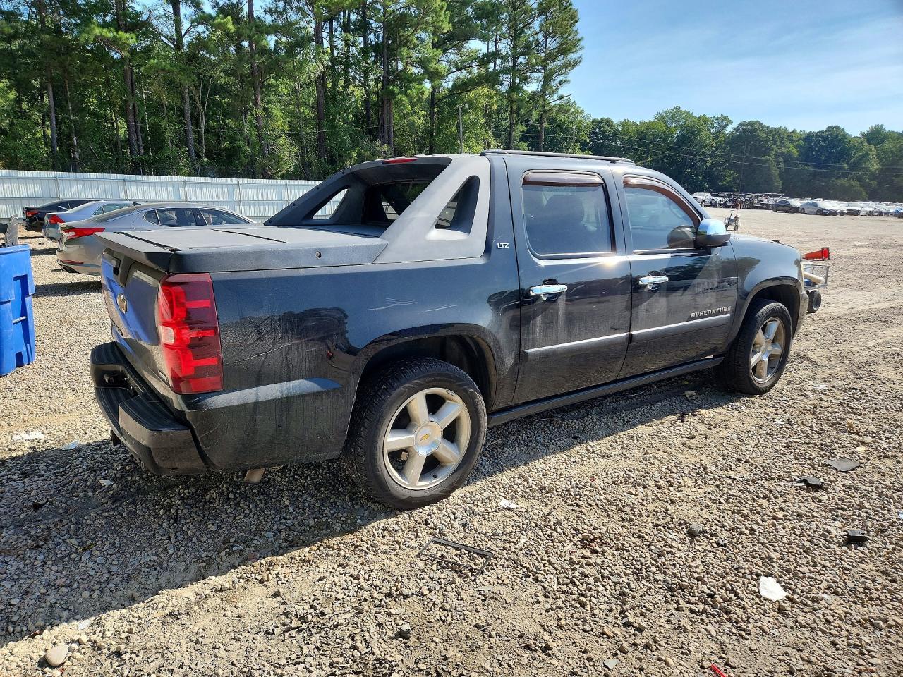 2008 Chevrolet Avalanche C1500 - Image 3