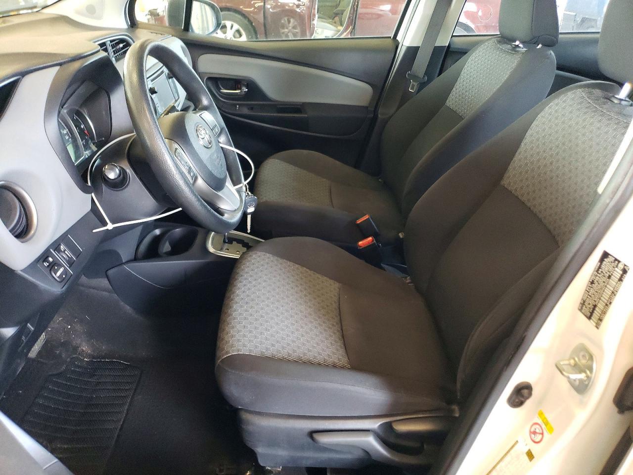 2017 Toyota Yaris 5-Door Le - Фото 7