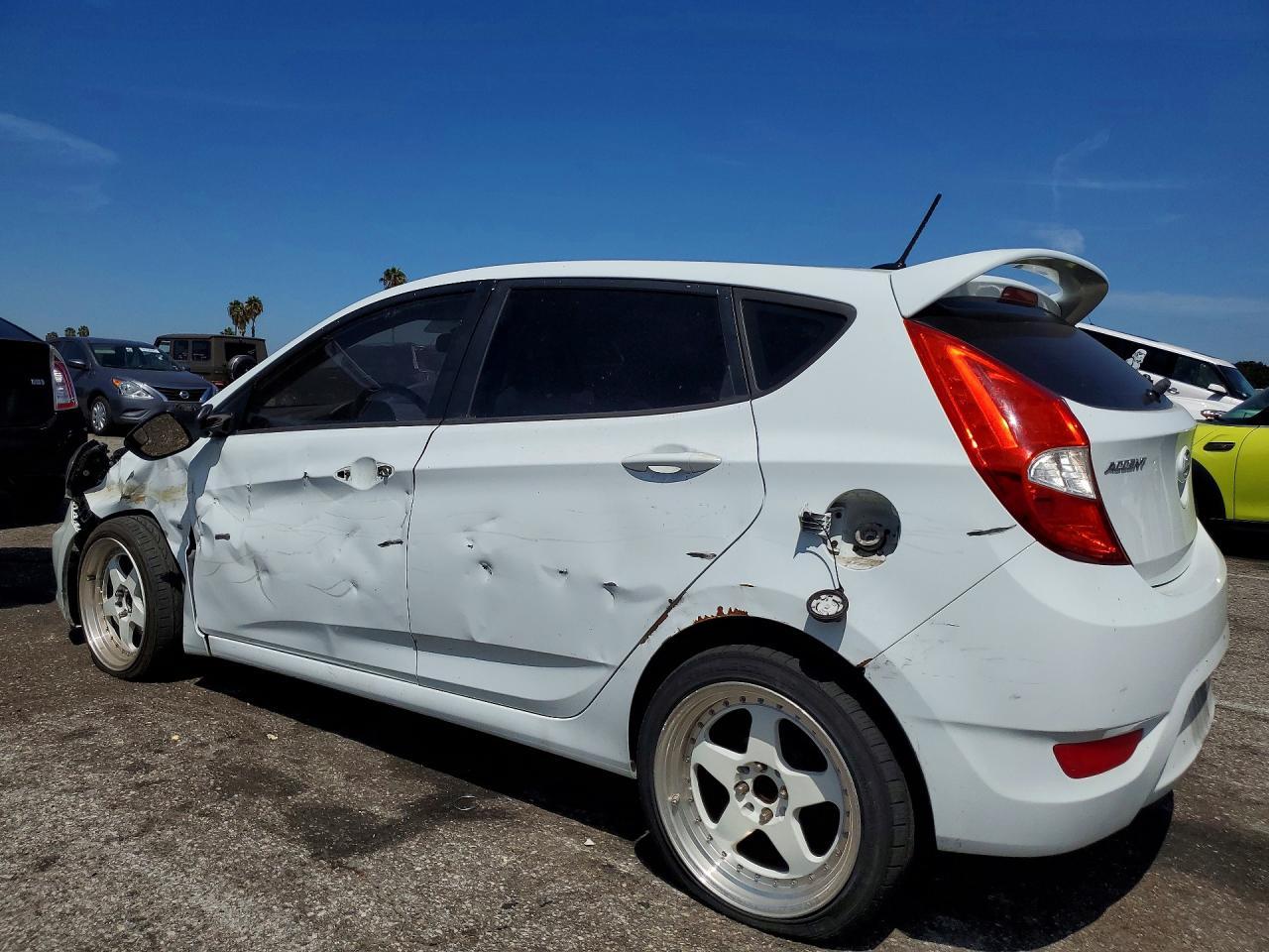 2014 Hyundai Accent Gs - Image 2