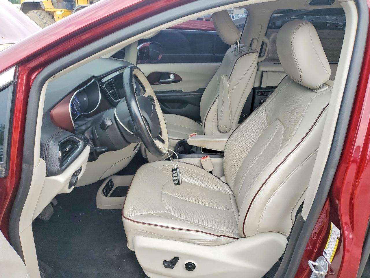 2017 Chrysler Pacifica Limited - Image 7
