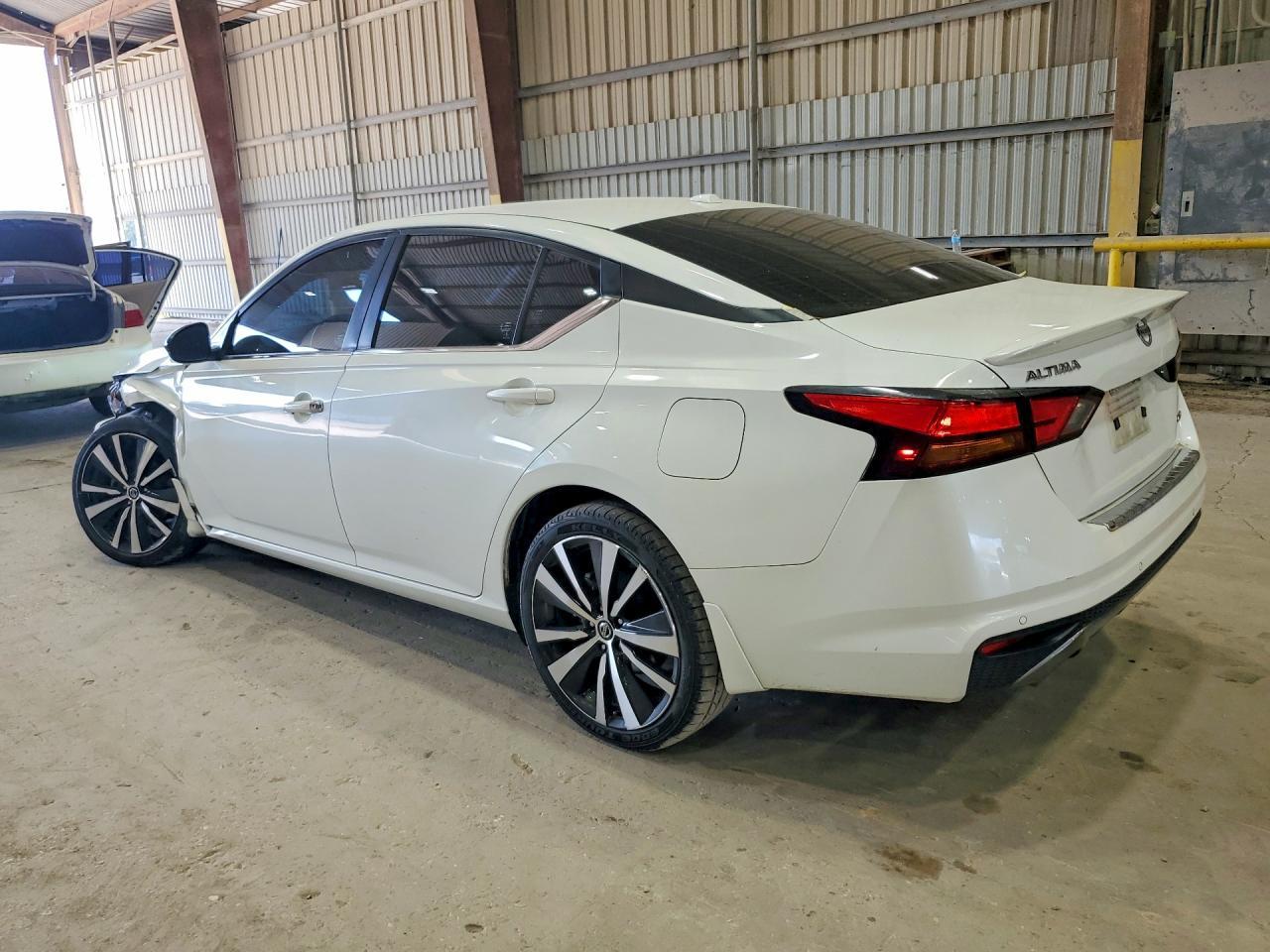 2022 Nissan Altima Sr - Фото 2