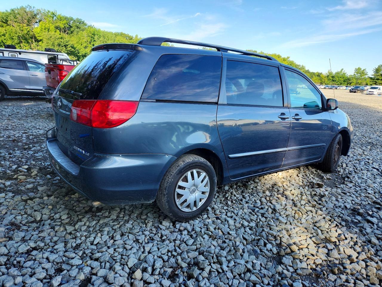 2008 Toyota Sienna Le 7-Passenger - Фото 3