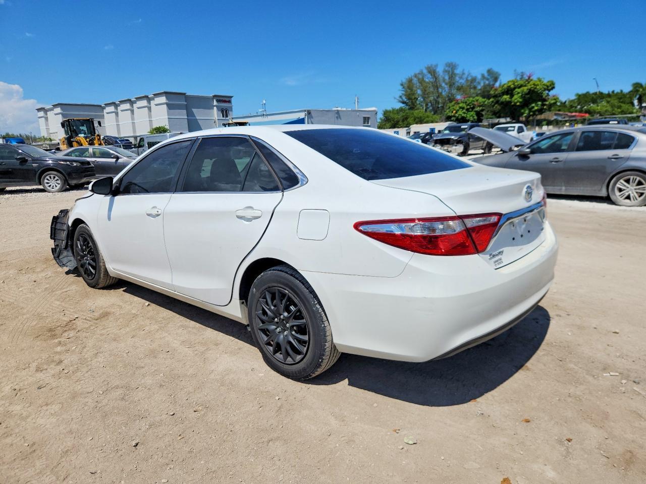 2015 Toyota Camry Le - Image 2