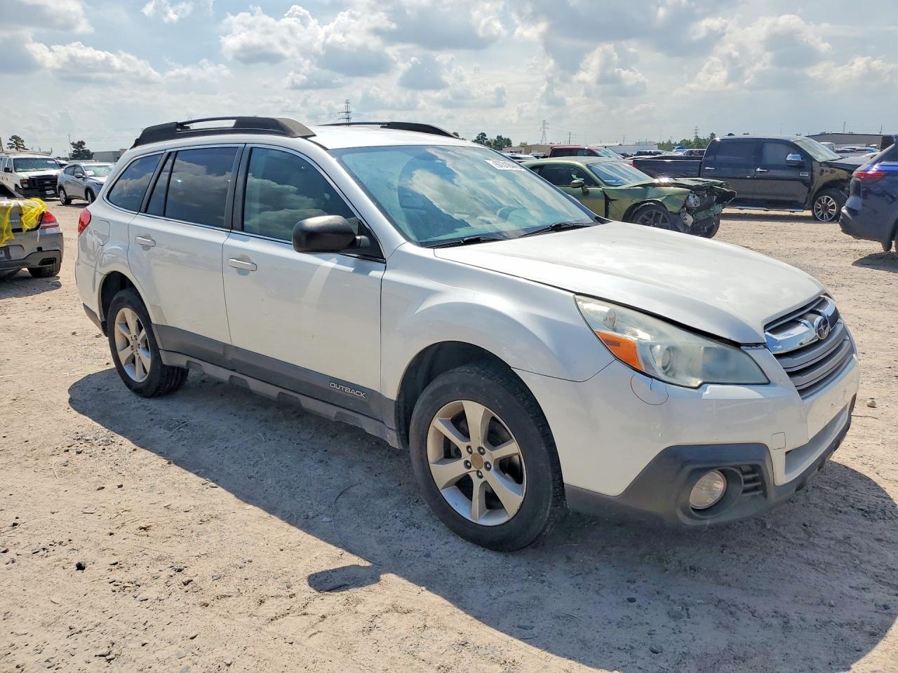 2014 Subaru Outback 2.5I - Image 4