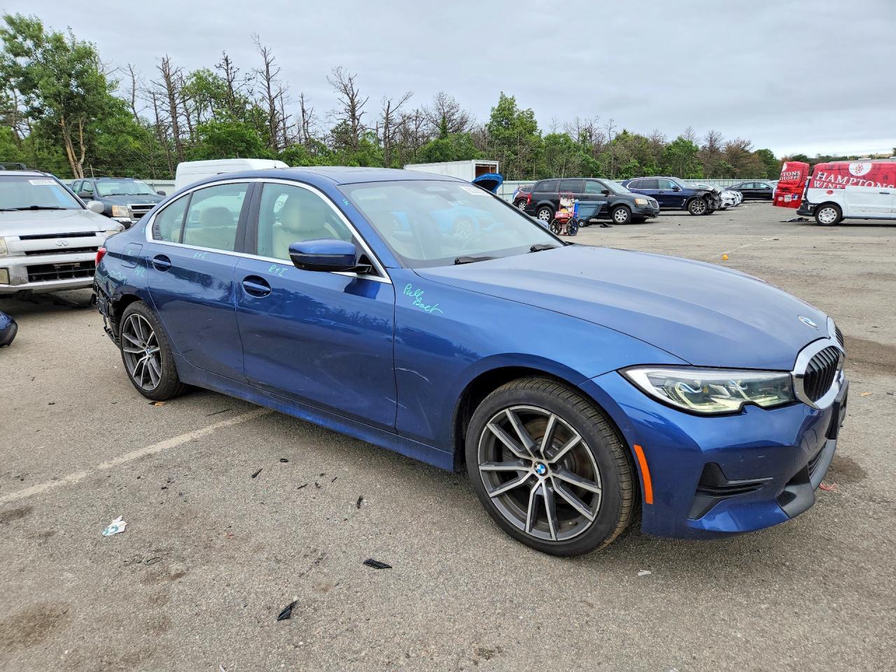 2021 BMW 330Xi - Фото 4