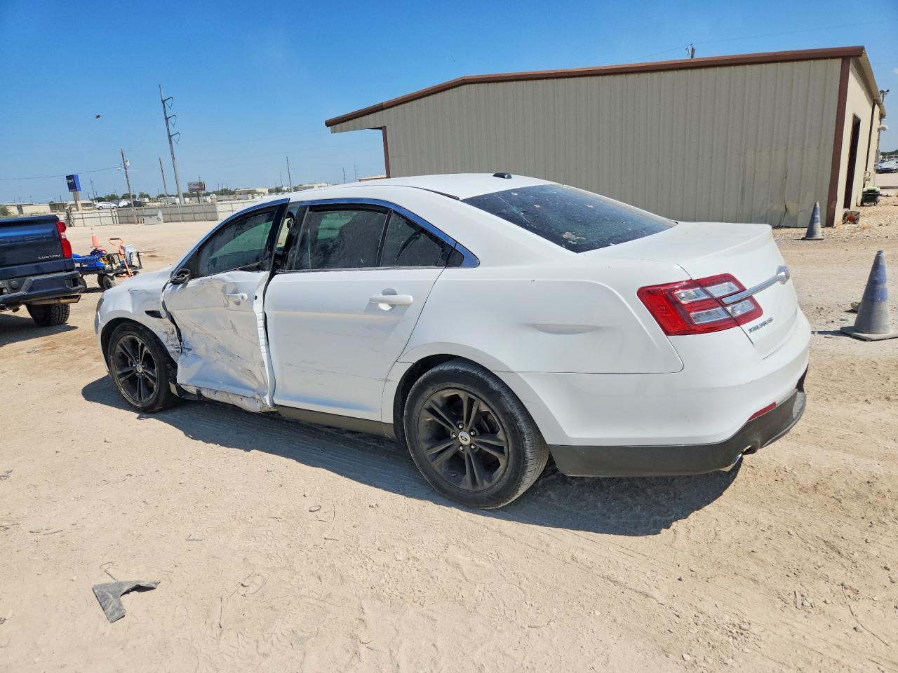 2018 Ford Taurus Se - Фото 2