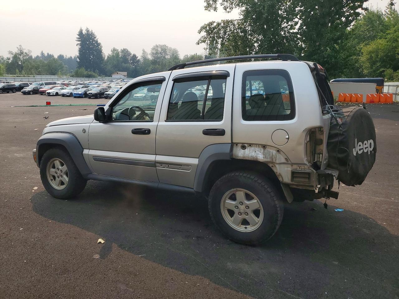 2005 Jeep Liberty Sport - Фото 2
