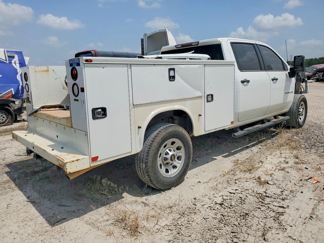 2020 Chevrolet Silverado C3500 - Фото 3