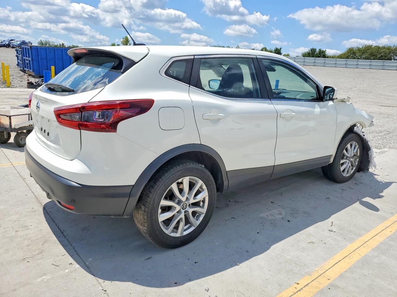 2021 Nissan Rogue Sport S - Фото 3