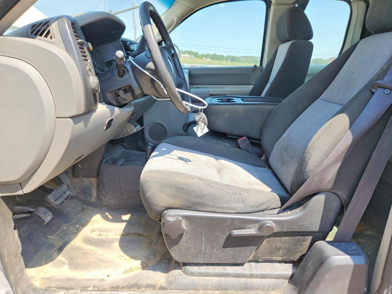 2009 GMC Sierra K1500 - Image 7