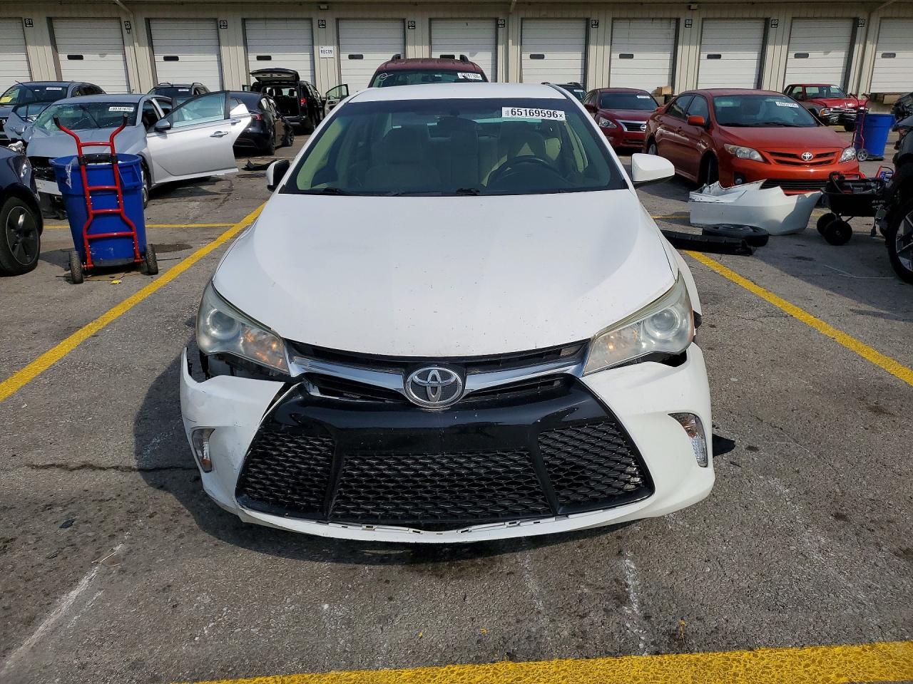 2015 Toyota Camry Le - Image 5