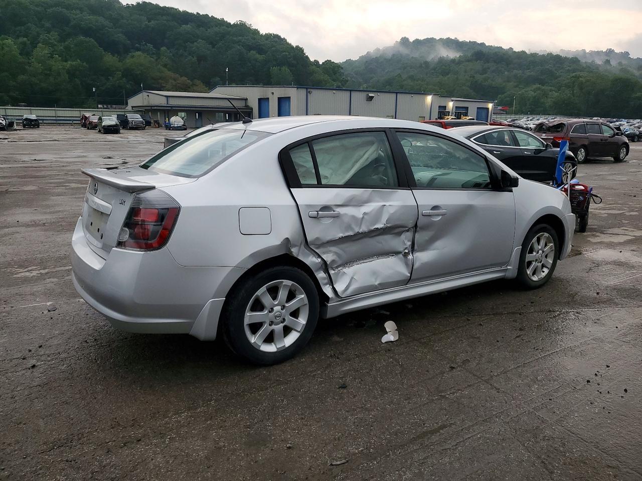 2011 Nissan Sentra 2.0 - Image 3