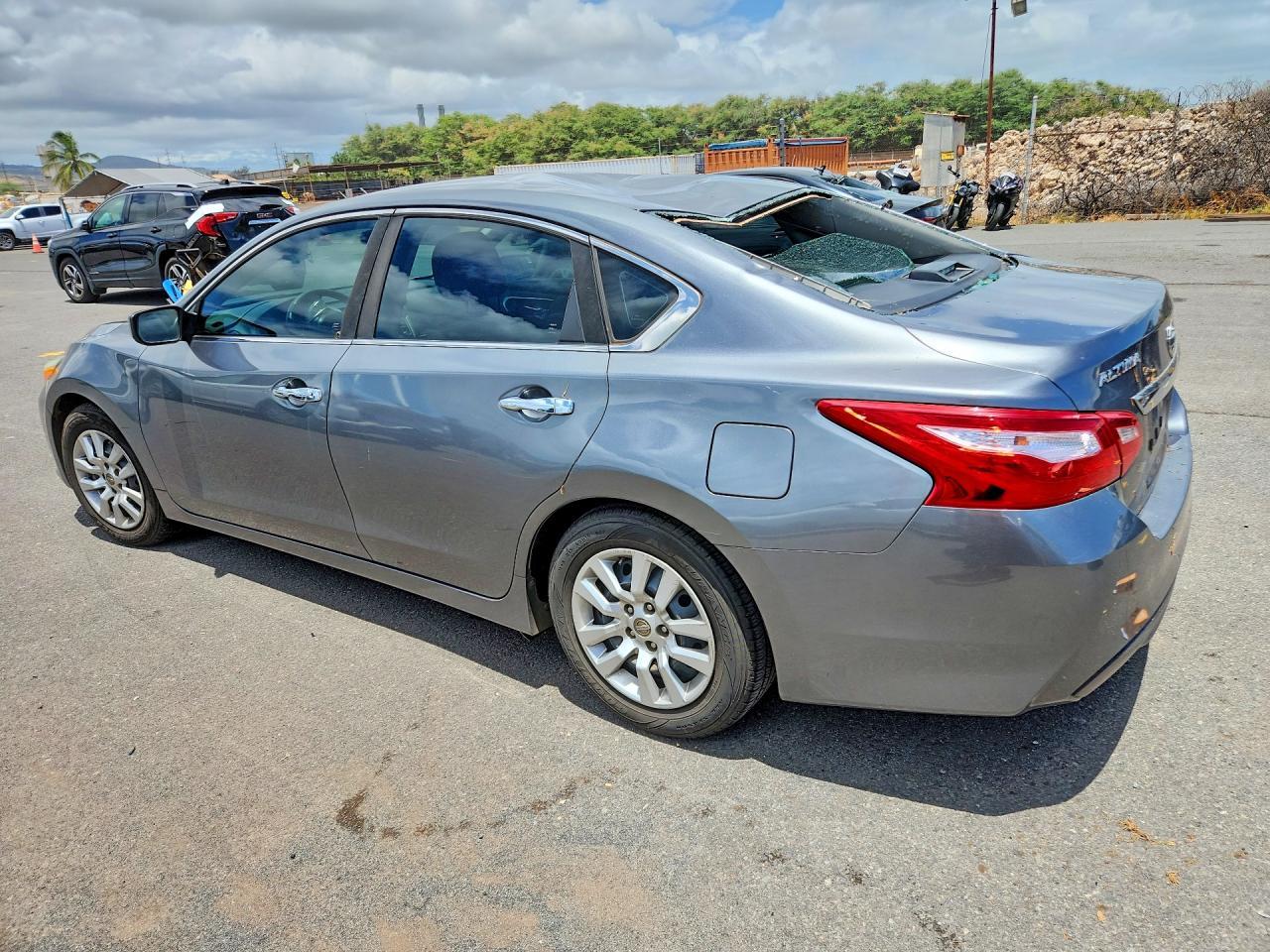 2016 Nissan Altima 2.5 S - Фото 2
