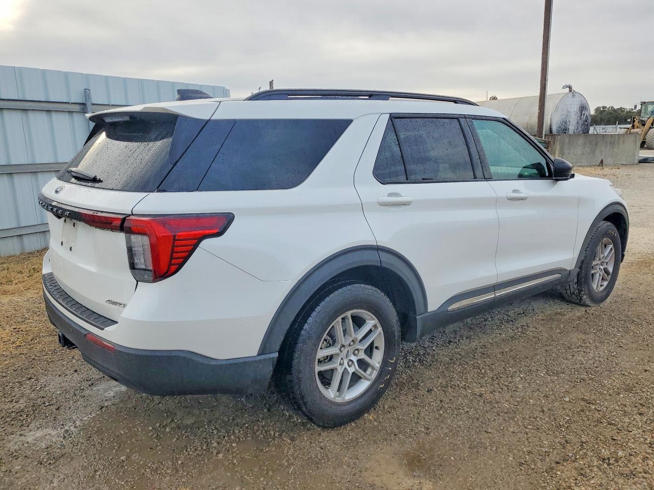 2025 Ford Explorer Active - Image 3