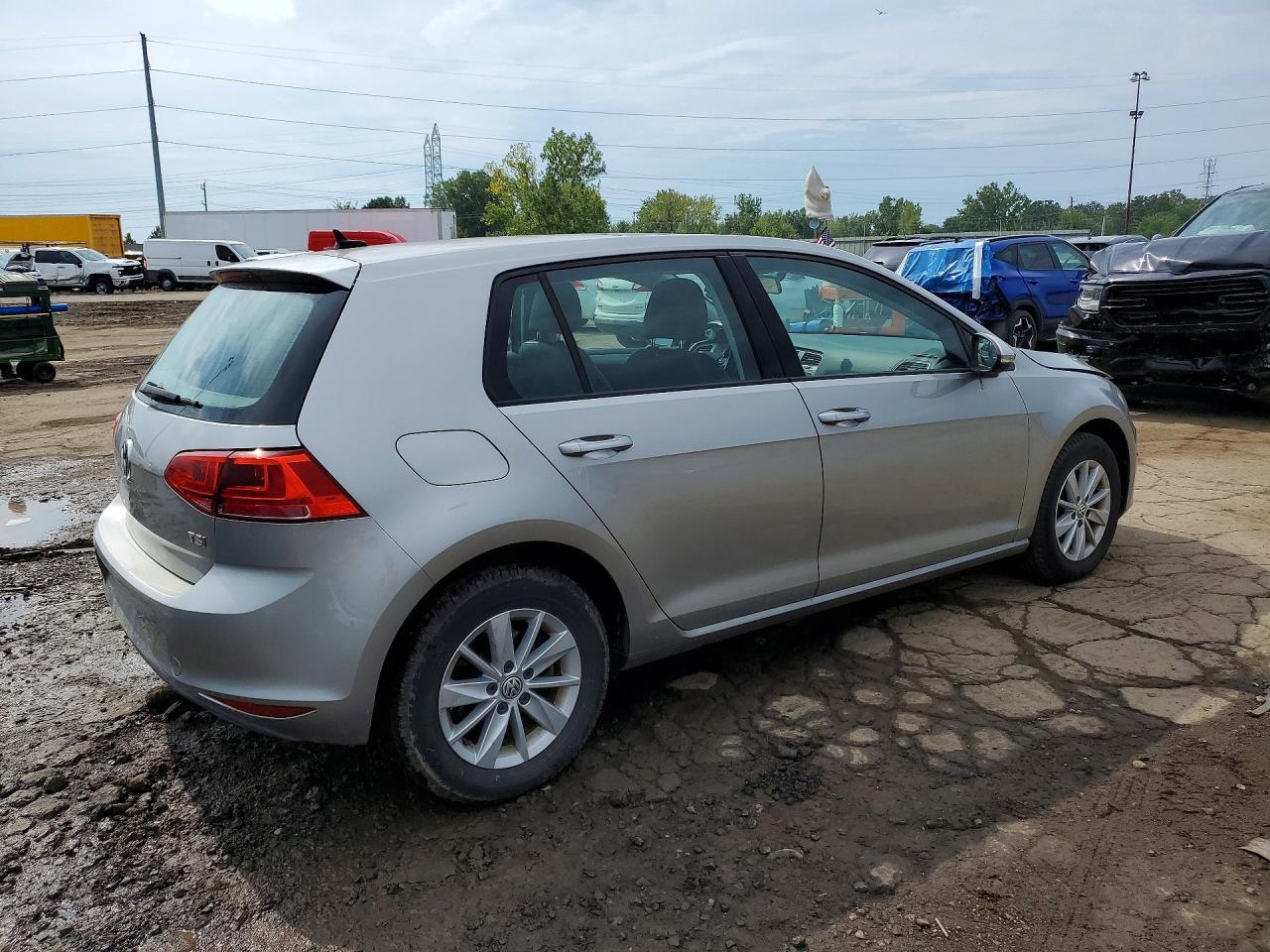 2015 Volkswagen Golf - Image 3