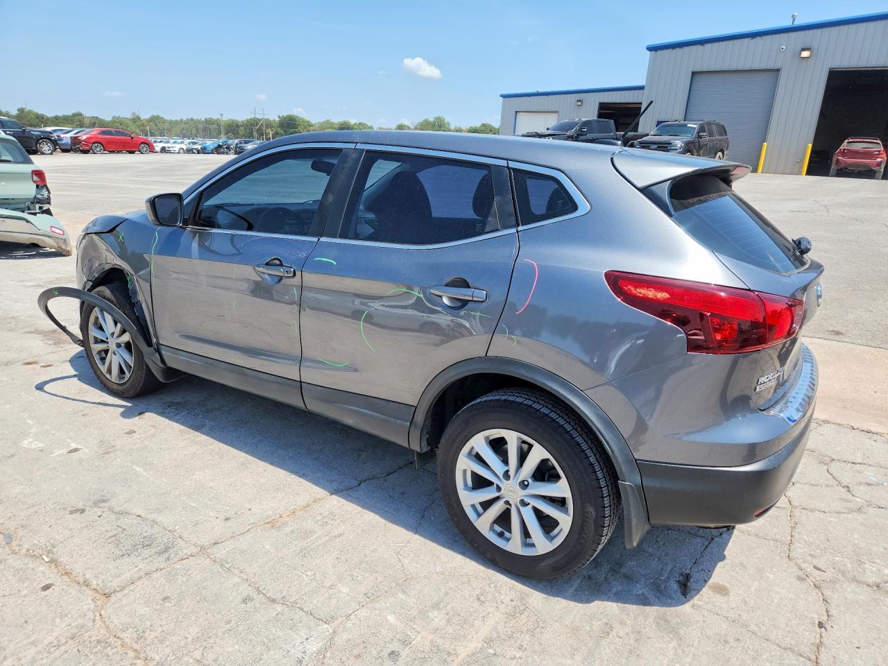 2018 Nissan Rogue Sport S - Фото 2