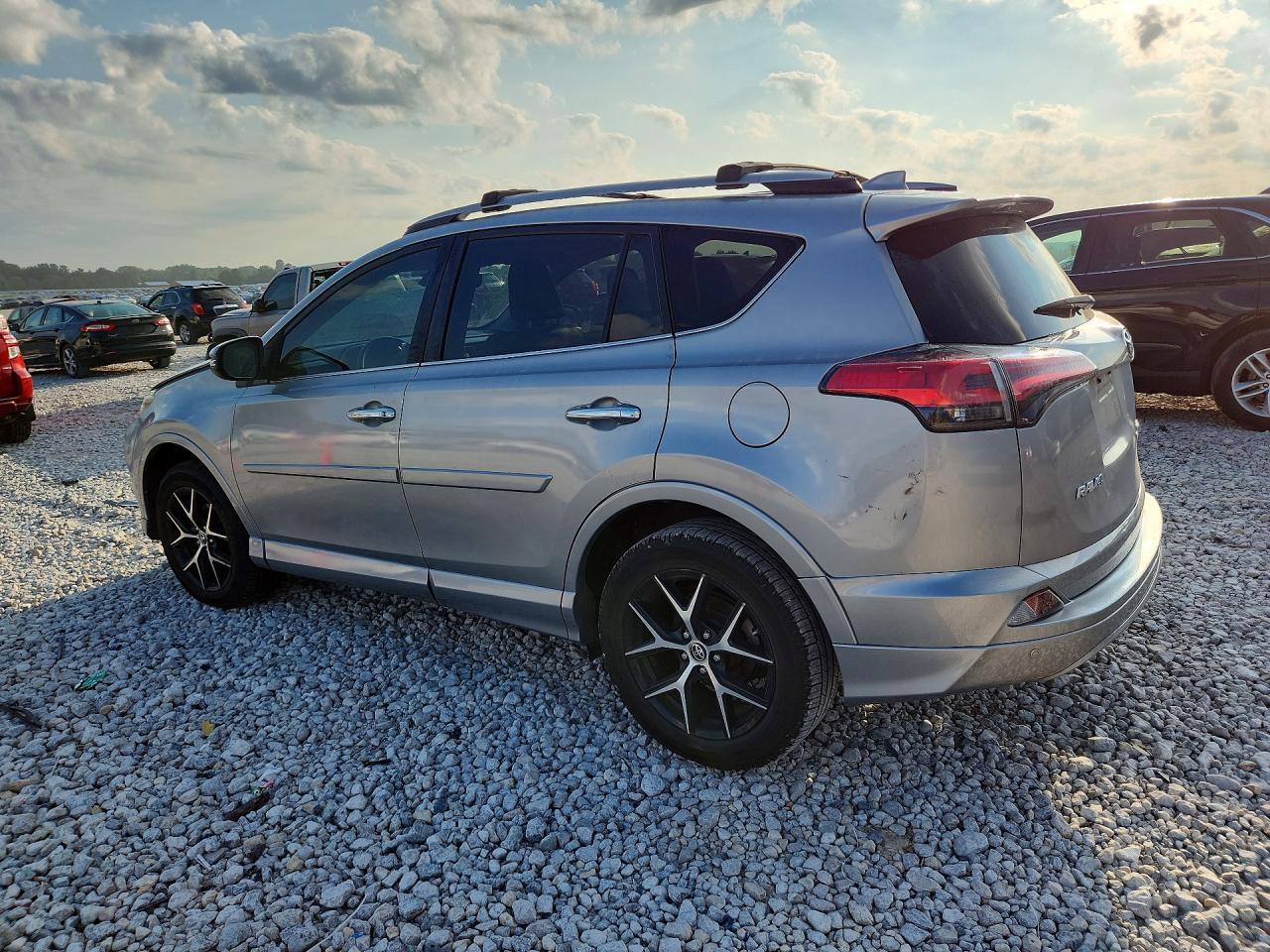 2017 Toyota Rav4 Platinum - Фото 2