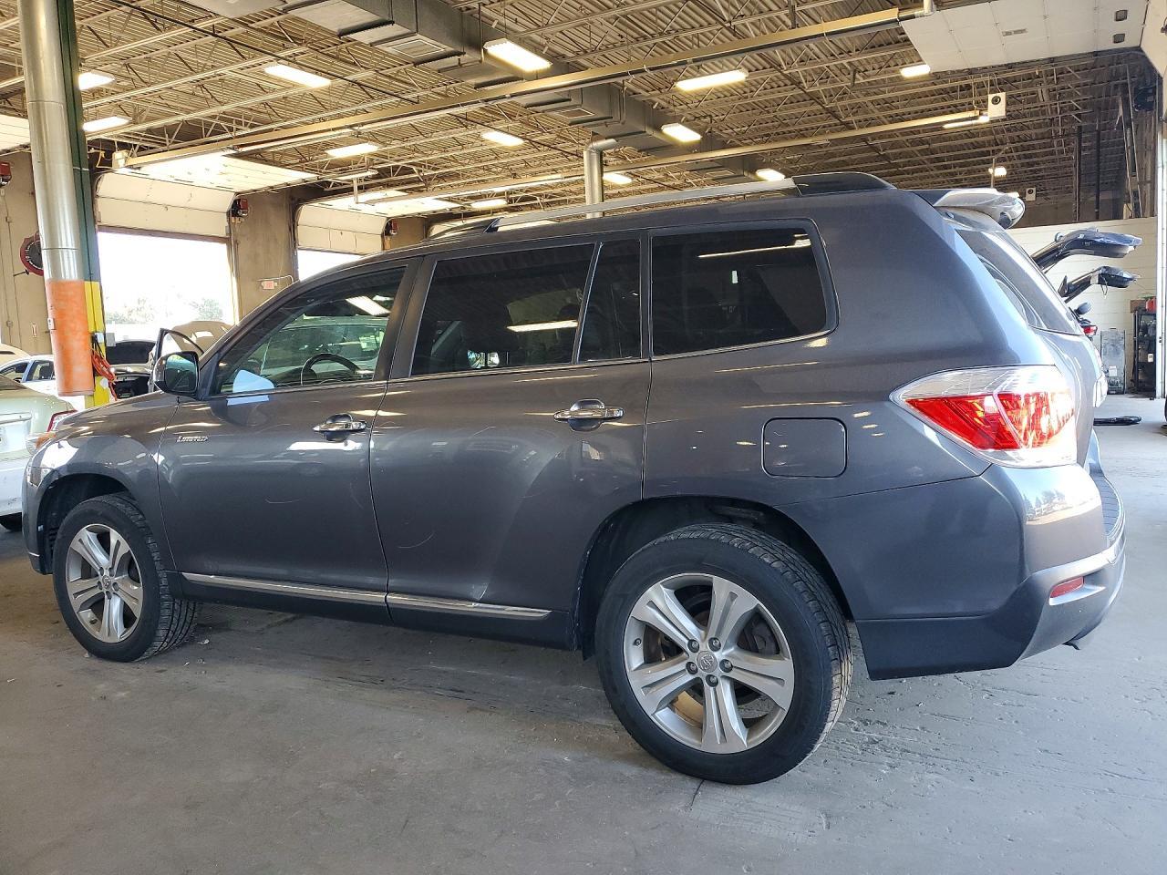 2013 Toyota Highlander Limited - Image 2