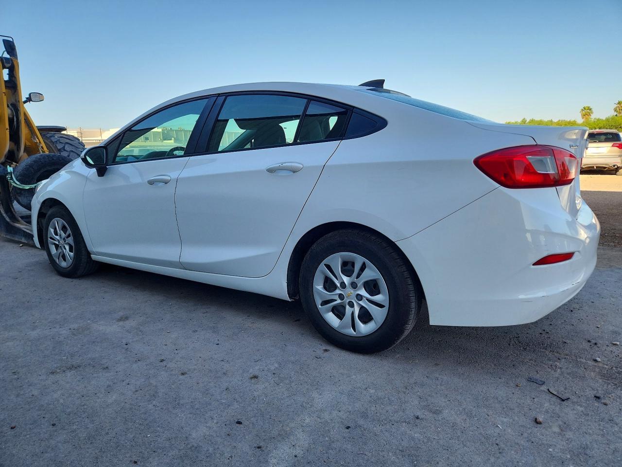 2019 Chevrolet Cruze - Image 2