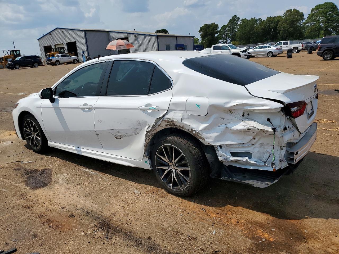 2023 Toyota Camry Se - Фото 2