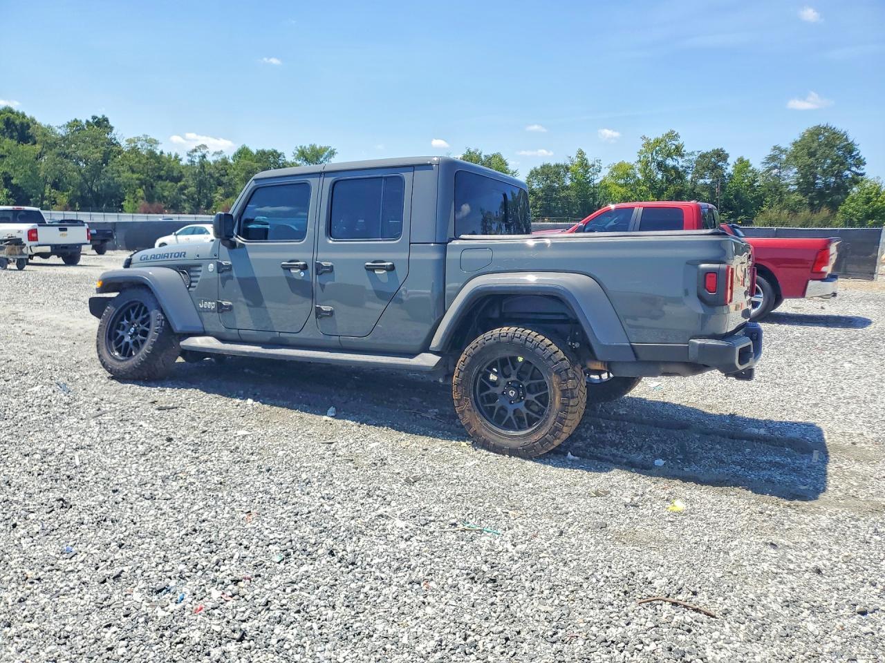 2020 Jeep Gladiator Overland - Image 2