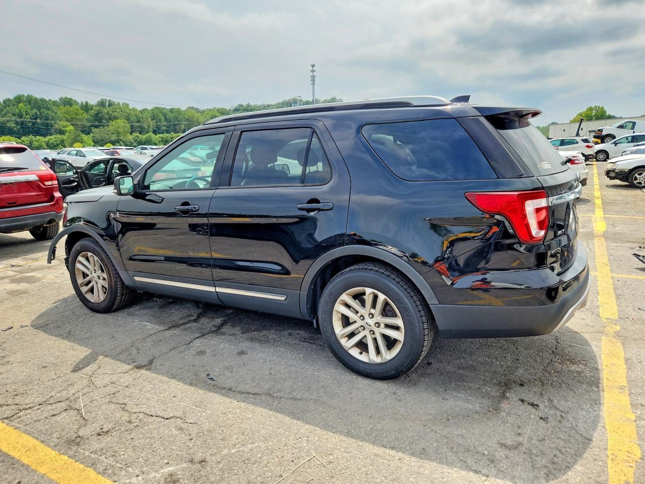 2016 Ford Explorer Xlt - Фото 2