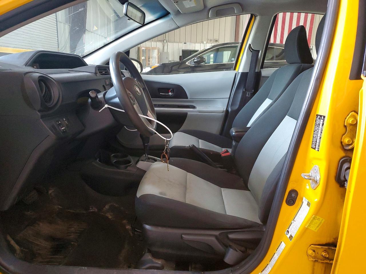2014 Toyota Prius C Two - Фото 7