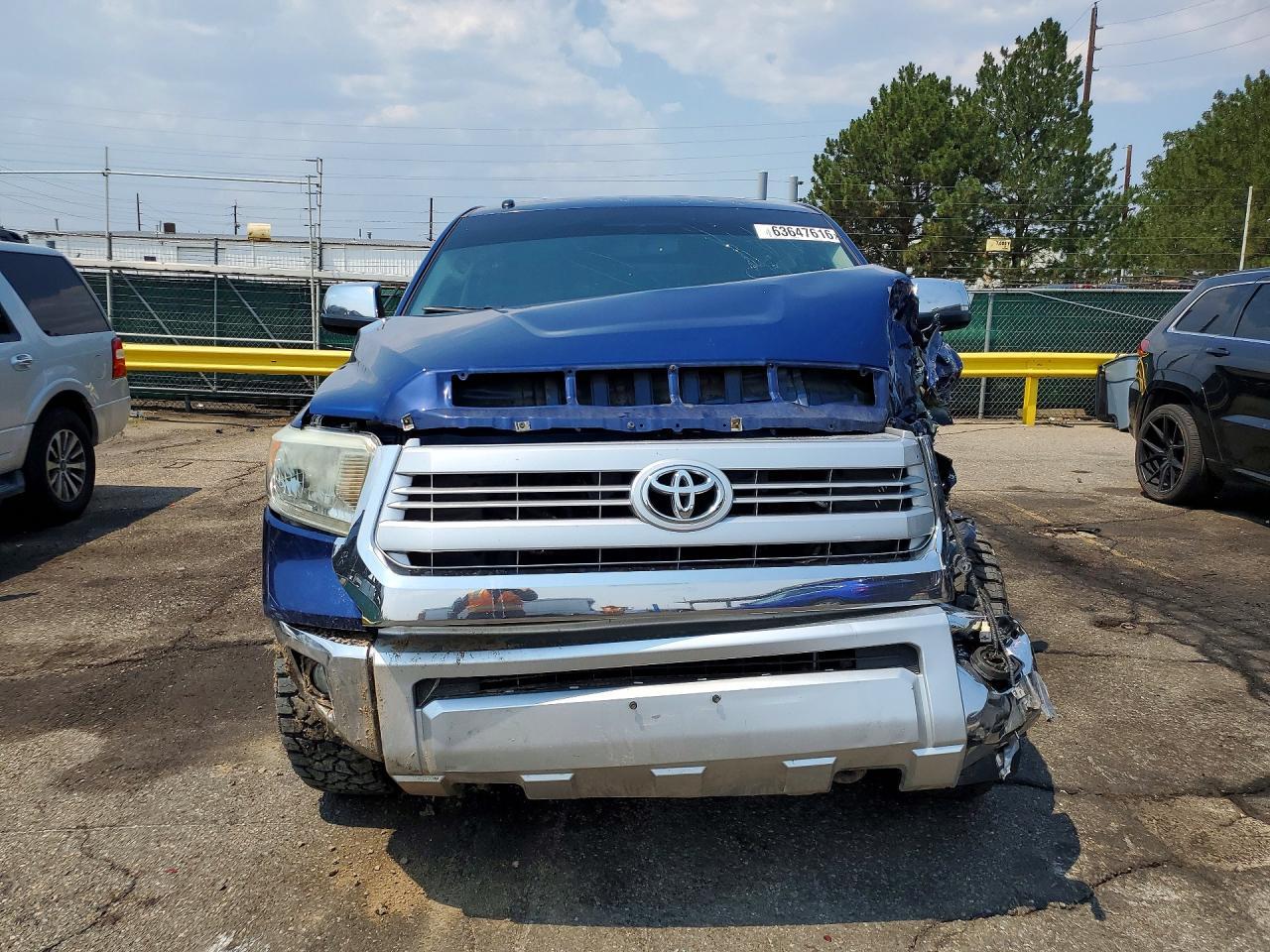 2014 Toyota Tundra Crewmax Platinum - Image 5